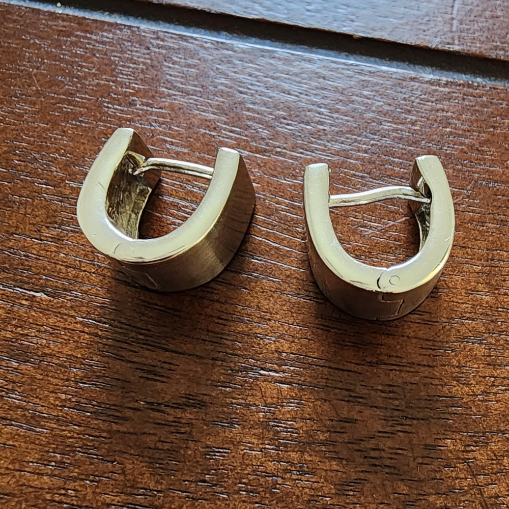 925 S Silver Chunky Huggie Hoop Earrings, NWT.